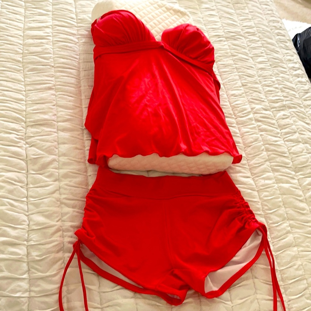 Venus, two piece, top size 16, bottom 12